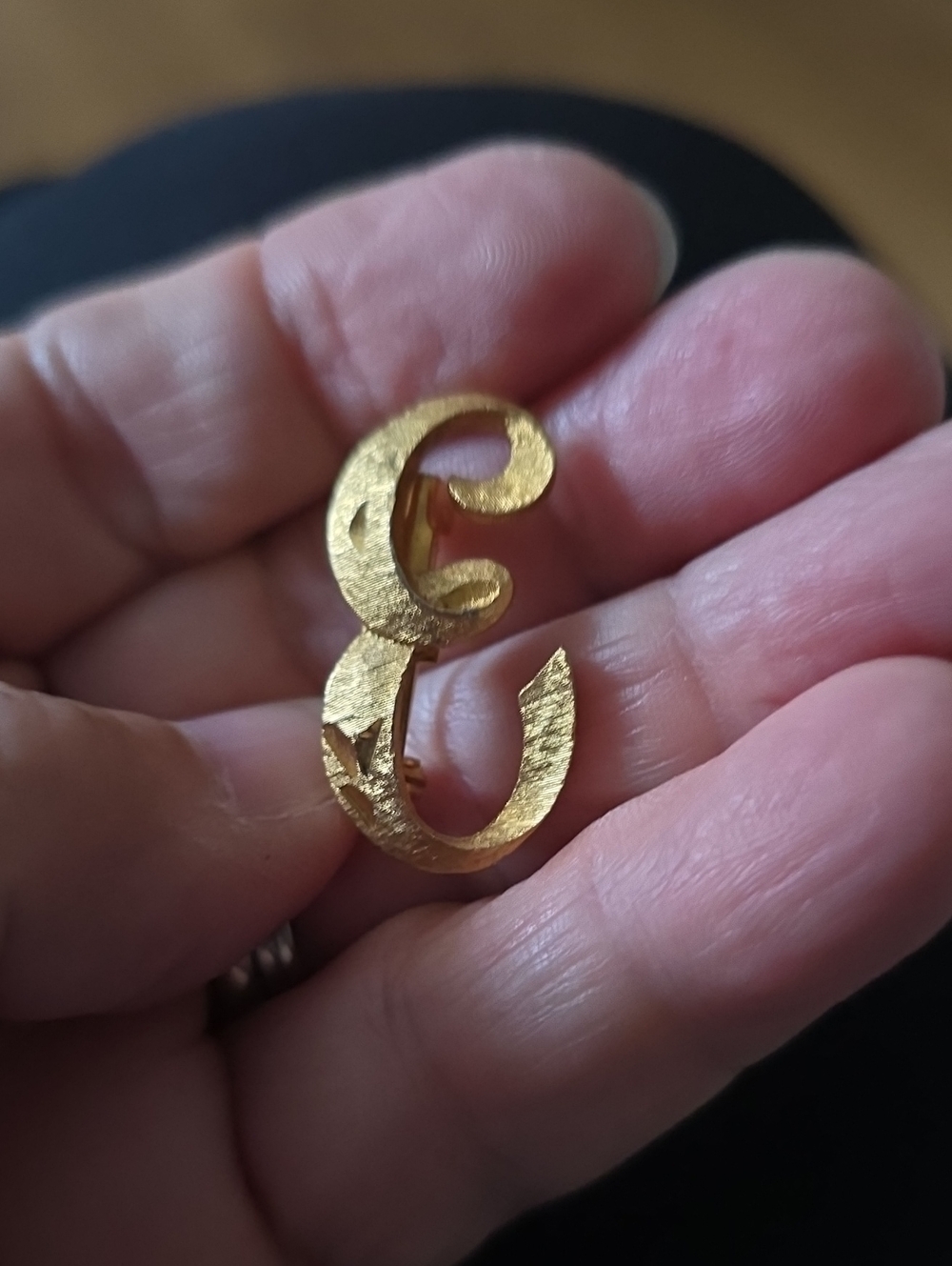 Gold Tone MAMSELLE Letter E Brooch Pin - Elegant Script Initial Jewelry